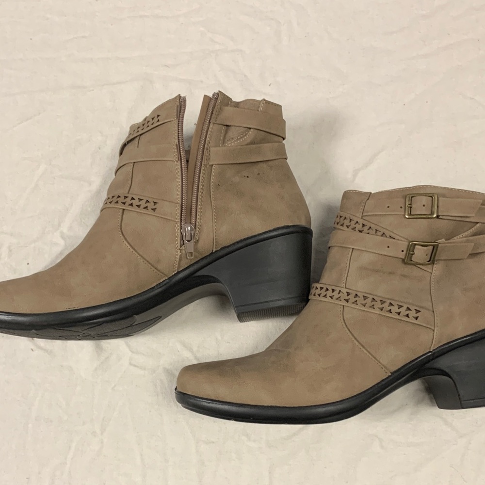 Women's Easy Street Tan Ankle Boots